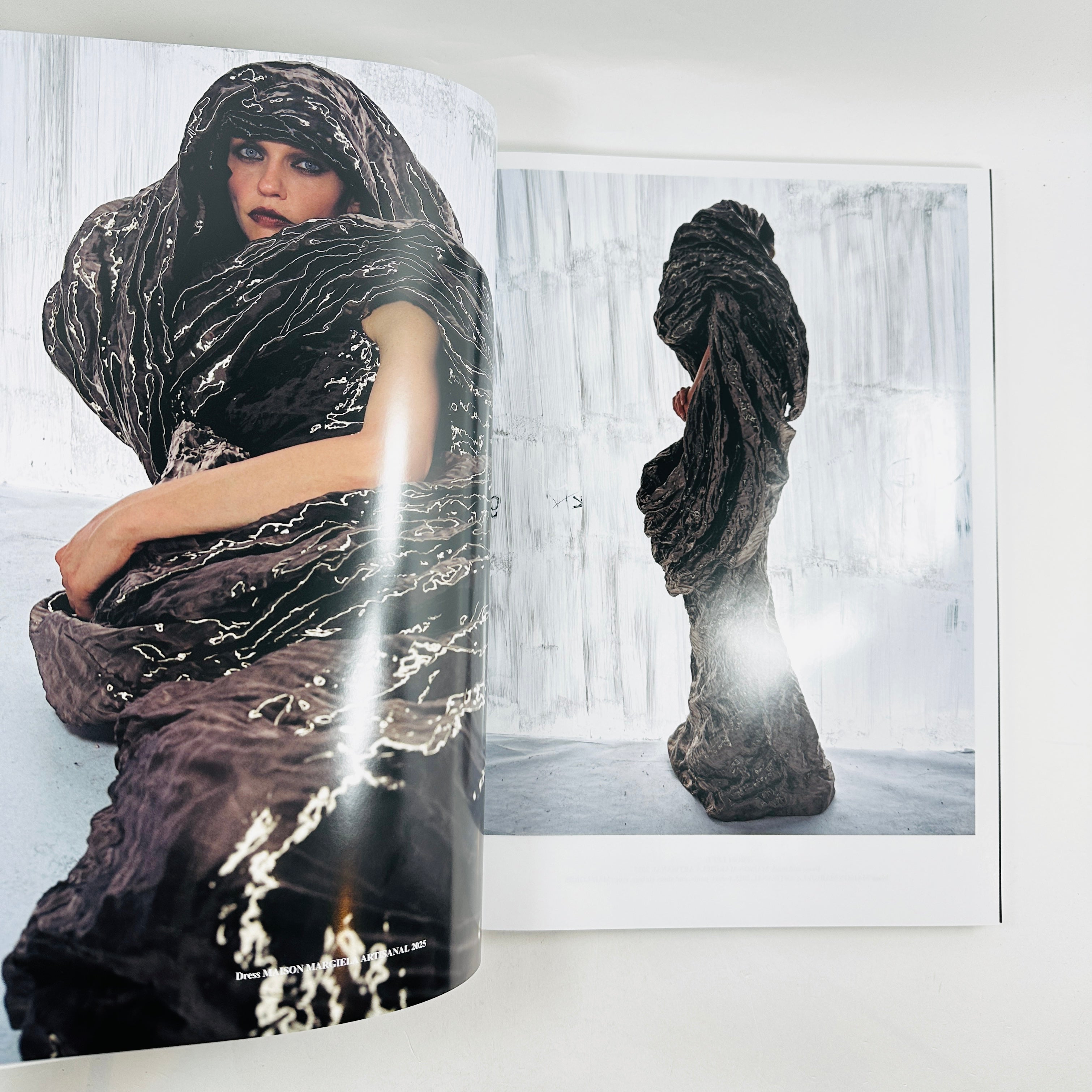 CR Fashion Book #27 - Confidential – UNITOM
