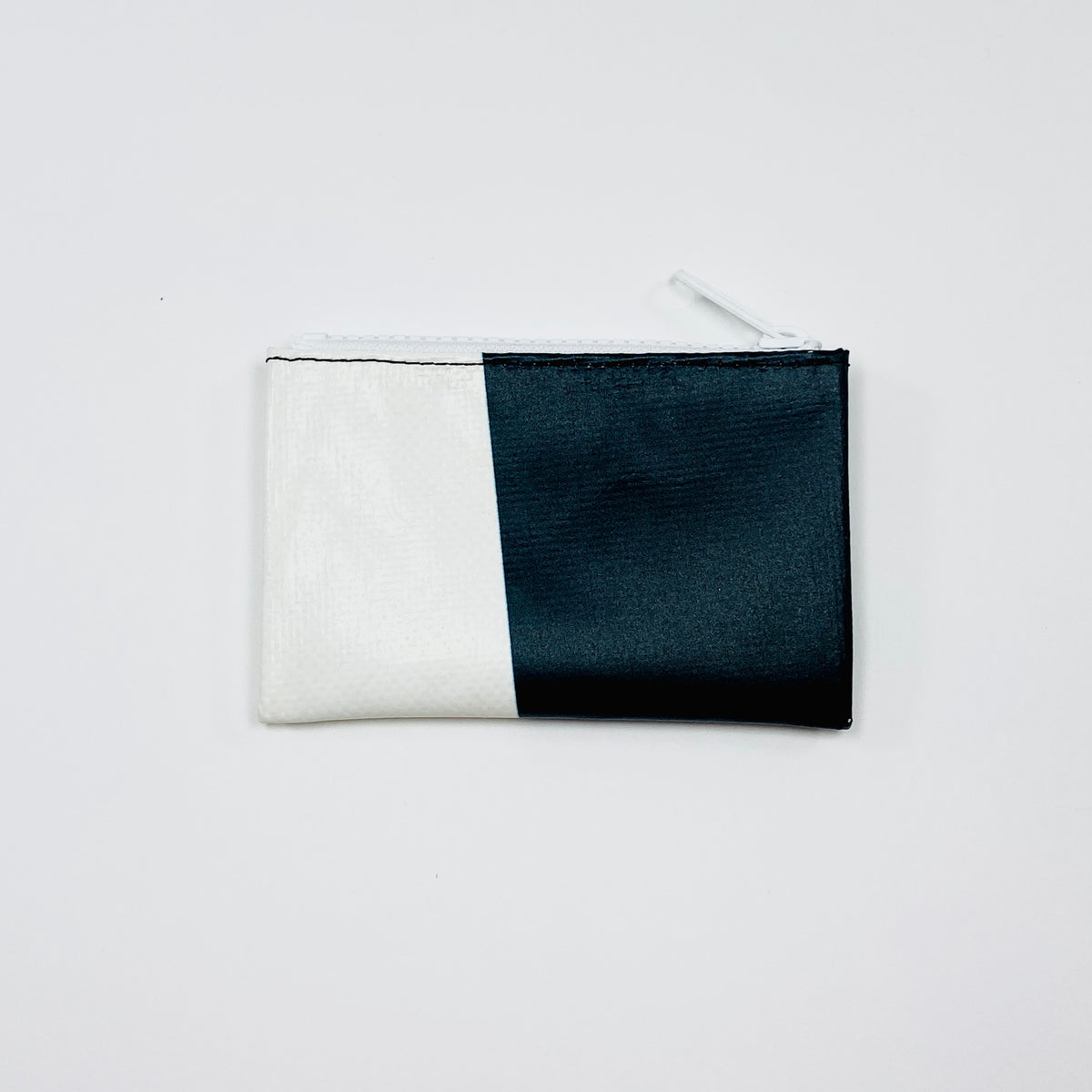 FREITAG F05 - Blair - Black and White with White Zip
