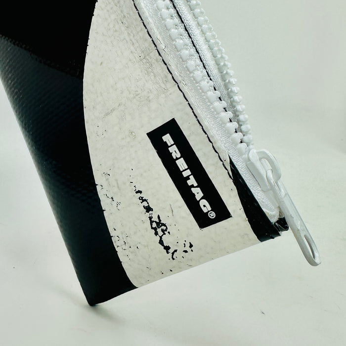 FREITAG F05 - Blair - Black with White and White Zip