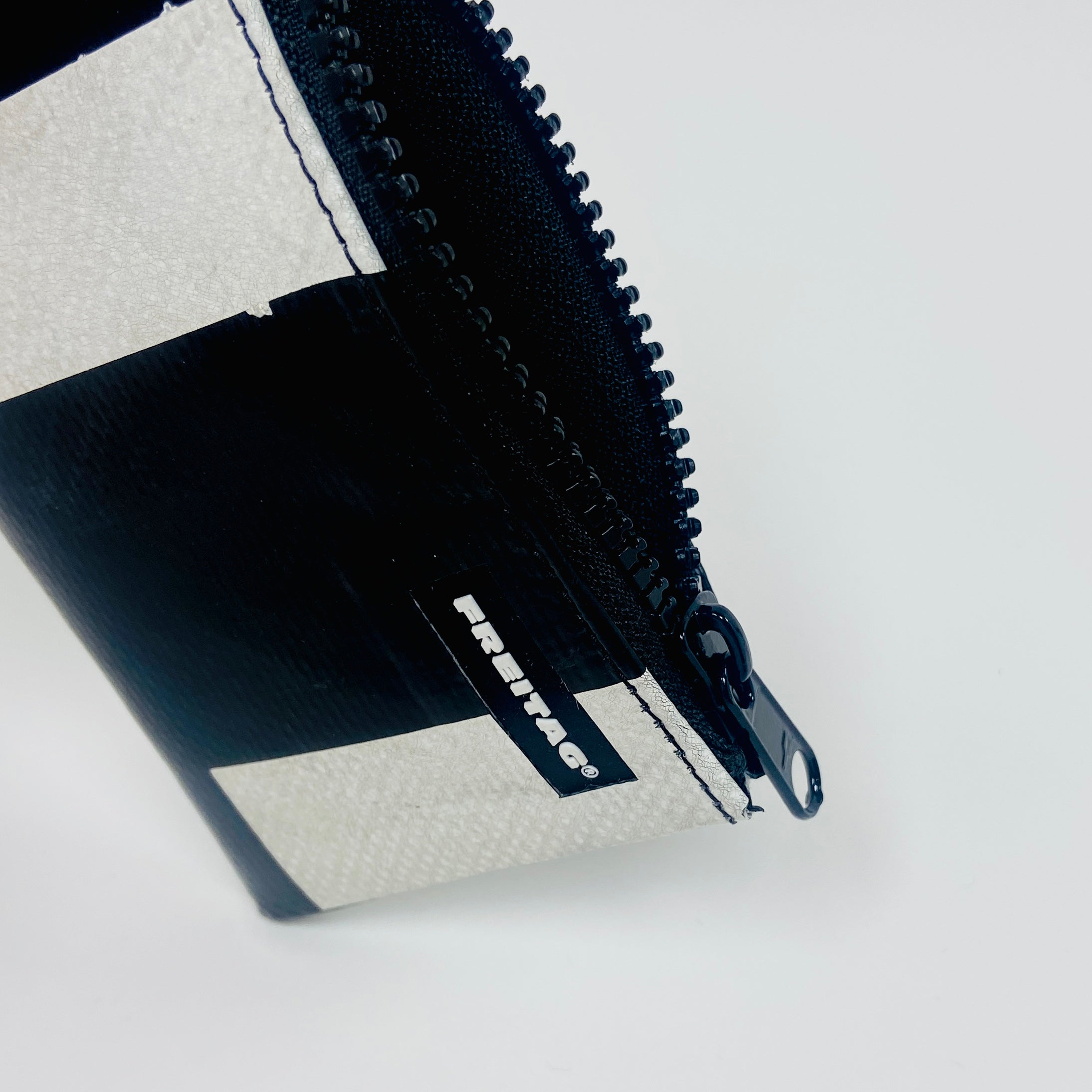 FREITAG F05 - Blair - Black with White with Black Zip – UNITOM
