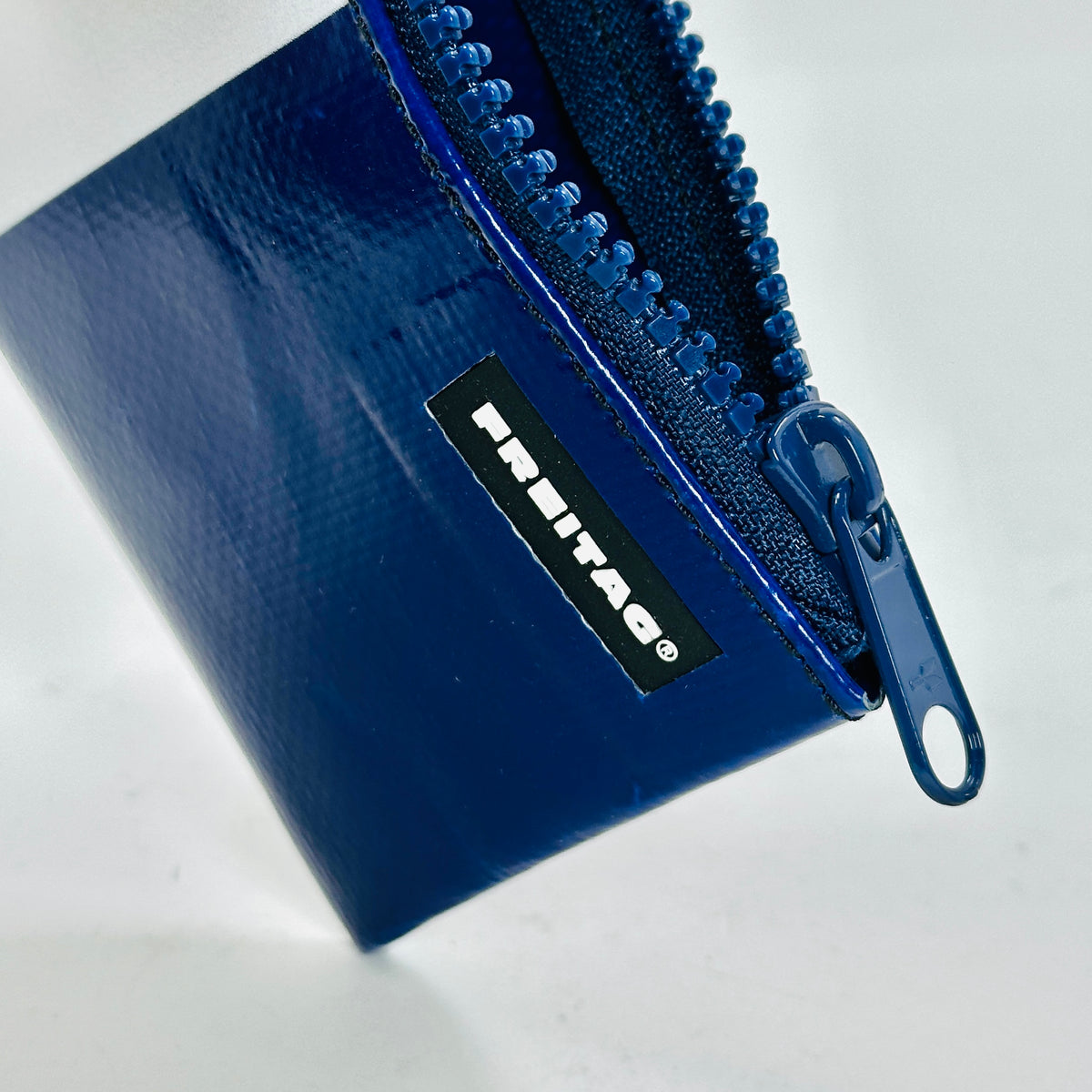 FREITAG F05 - Blair - Navy and White with Blue Zip