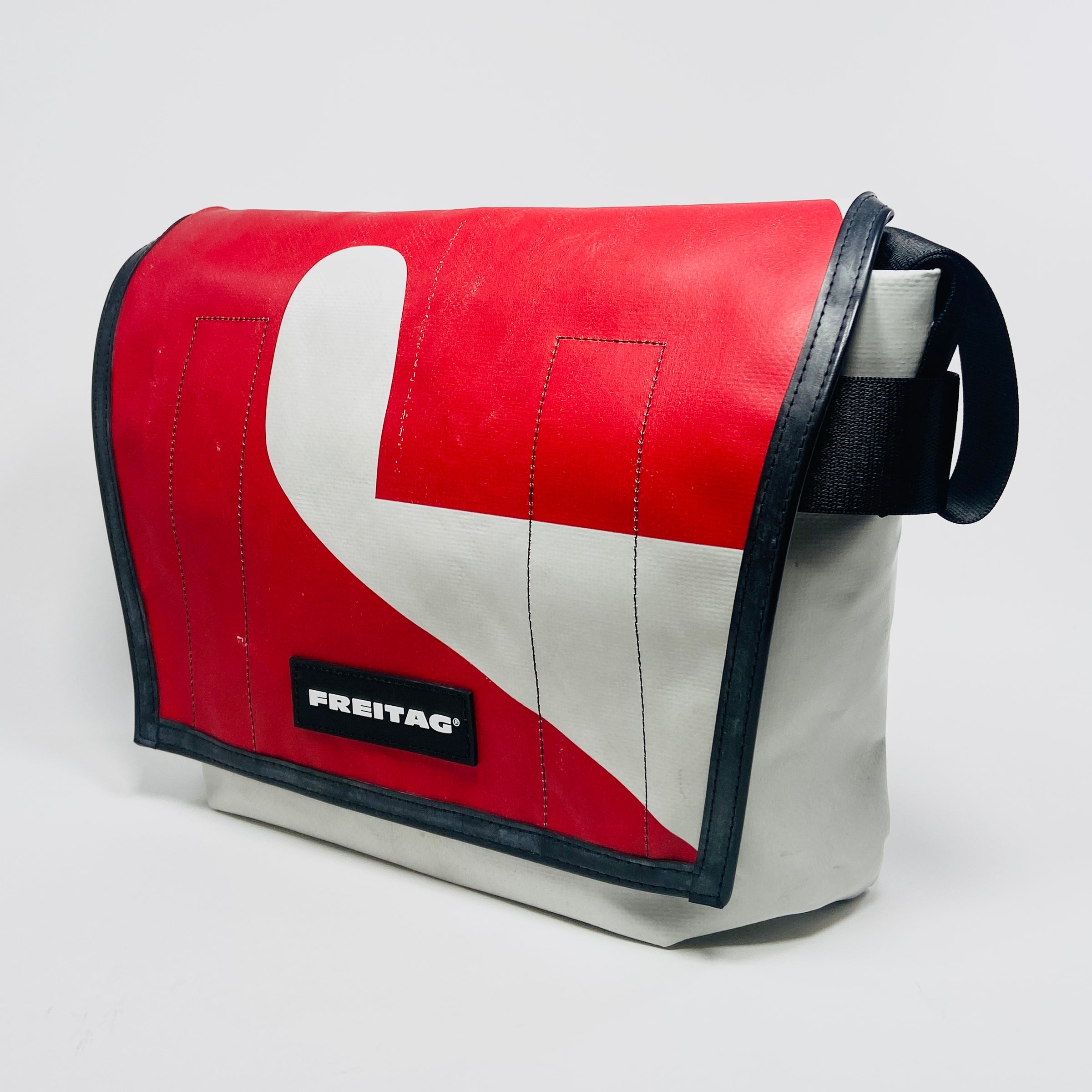 FREITAG F14 - Dexter - White and Red | UNITOM