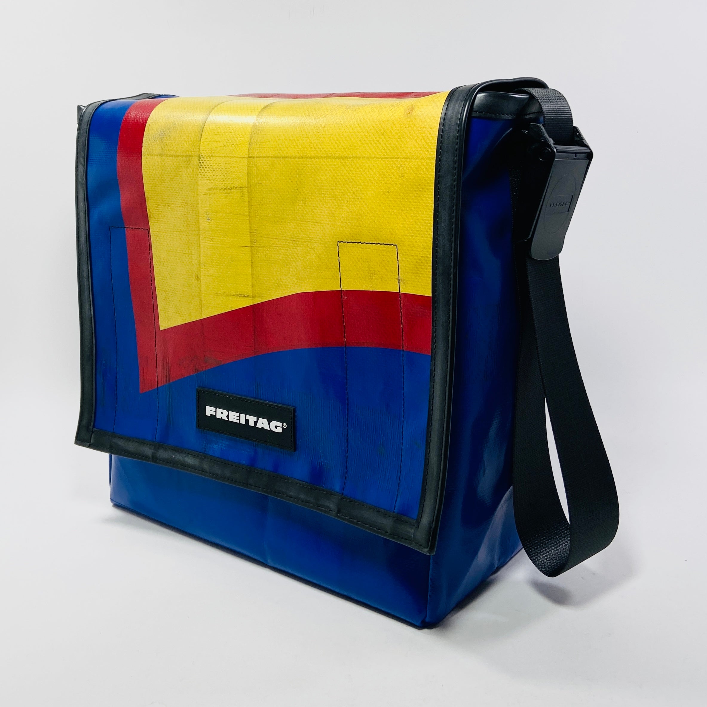 FREITAG F21 Nightclub Blue Red Yellow UNITOM