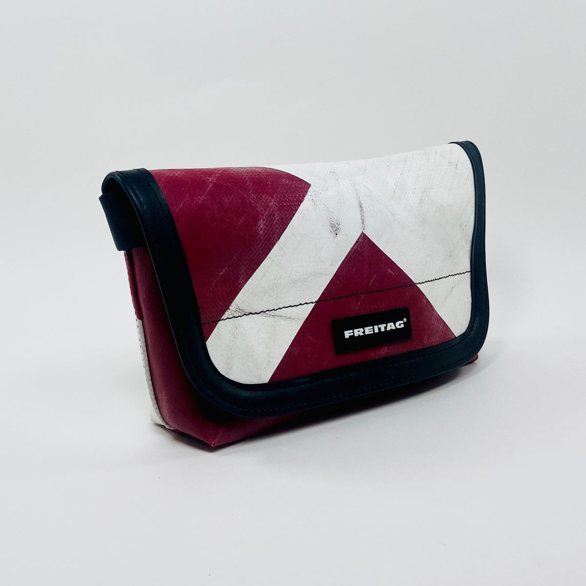 FREITAG F40 - Jamie - Burgundy Red with White