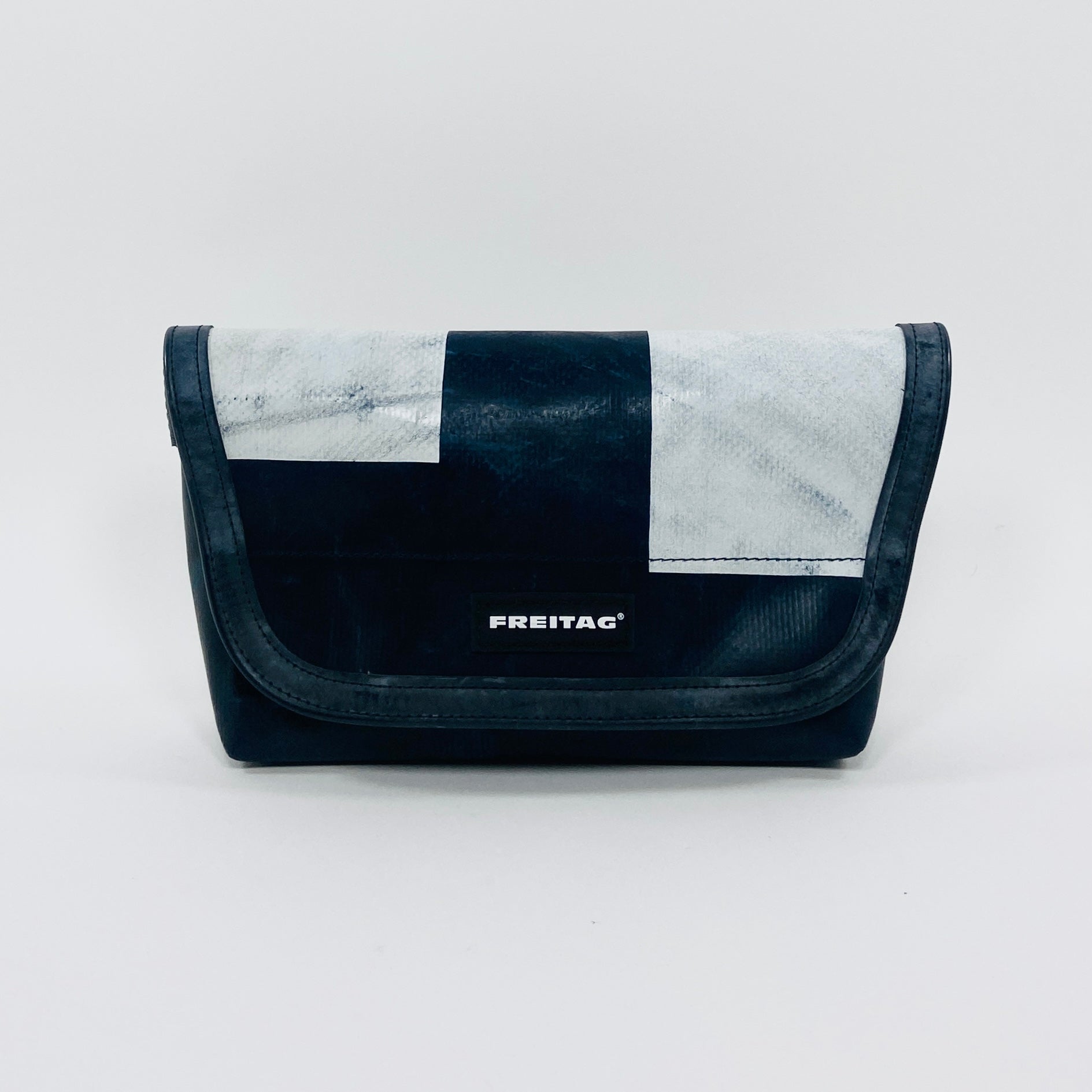 FREITAG F40 - Jamie - Midnight Blue with White – UNITOM