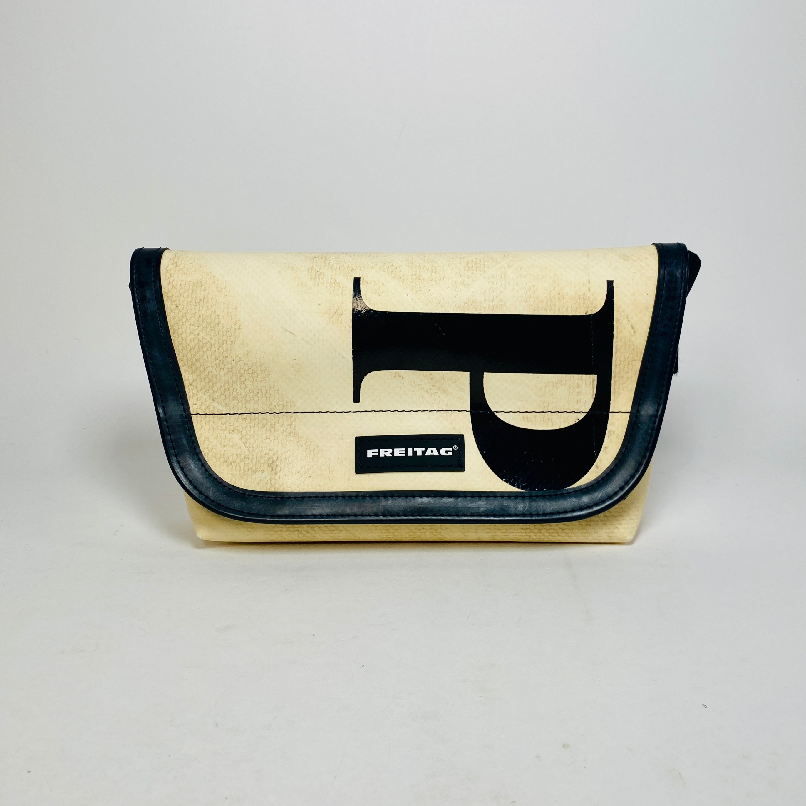 FREITAG F40 - Jamie - Off White with Black – UNITOM