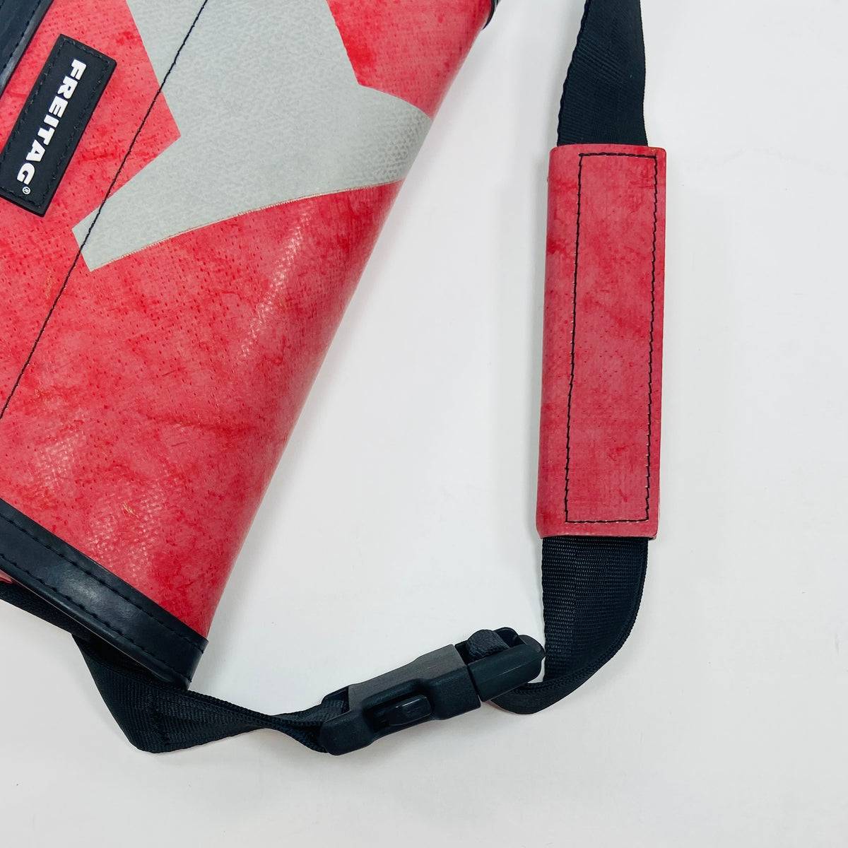 FREITAG F40 - Jamie - Red with Silver detail