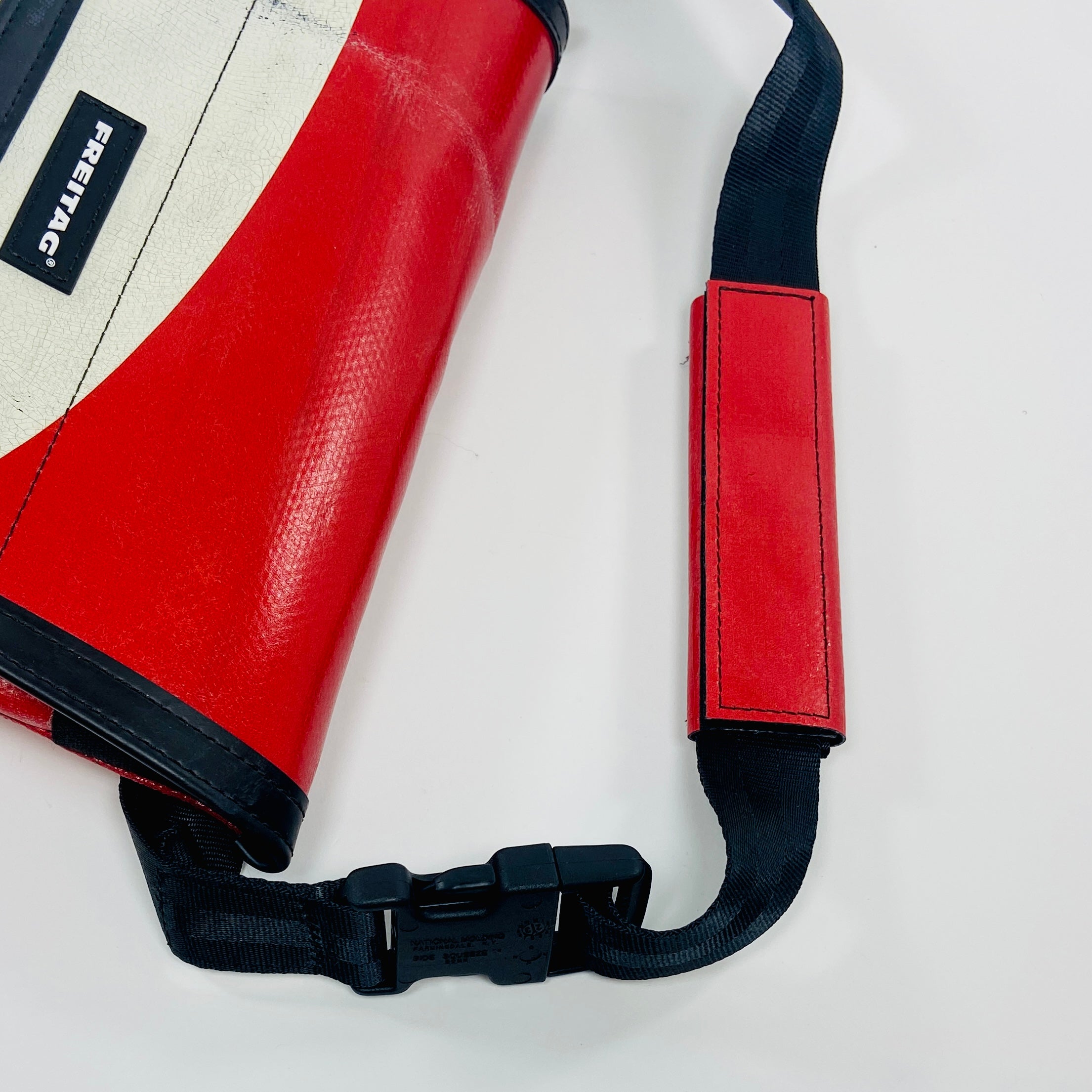 FREITAG F40 - Jamie - Red with White – UNITOM