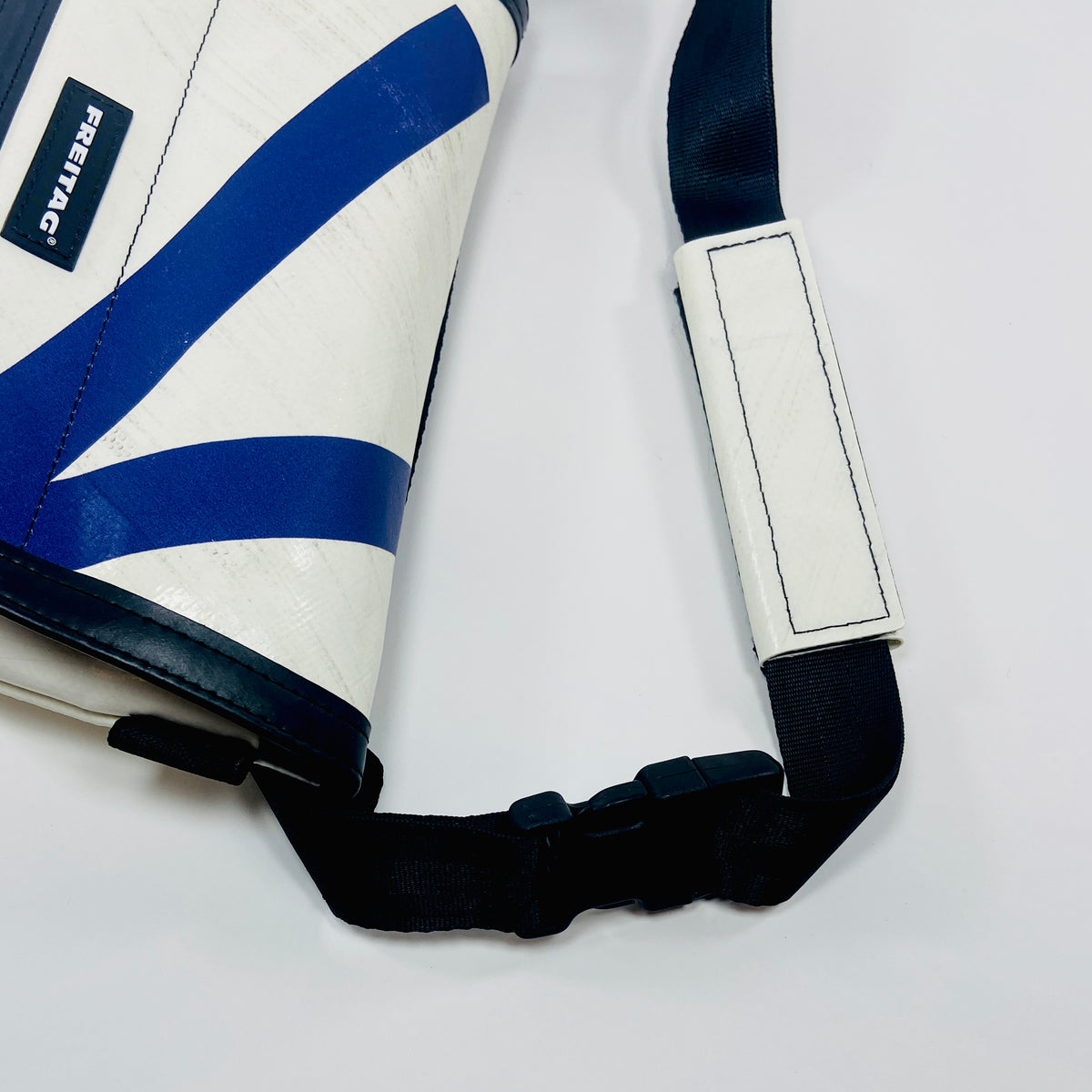 FREITAG F40 - Jamie - White with Purple