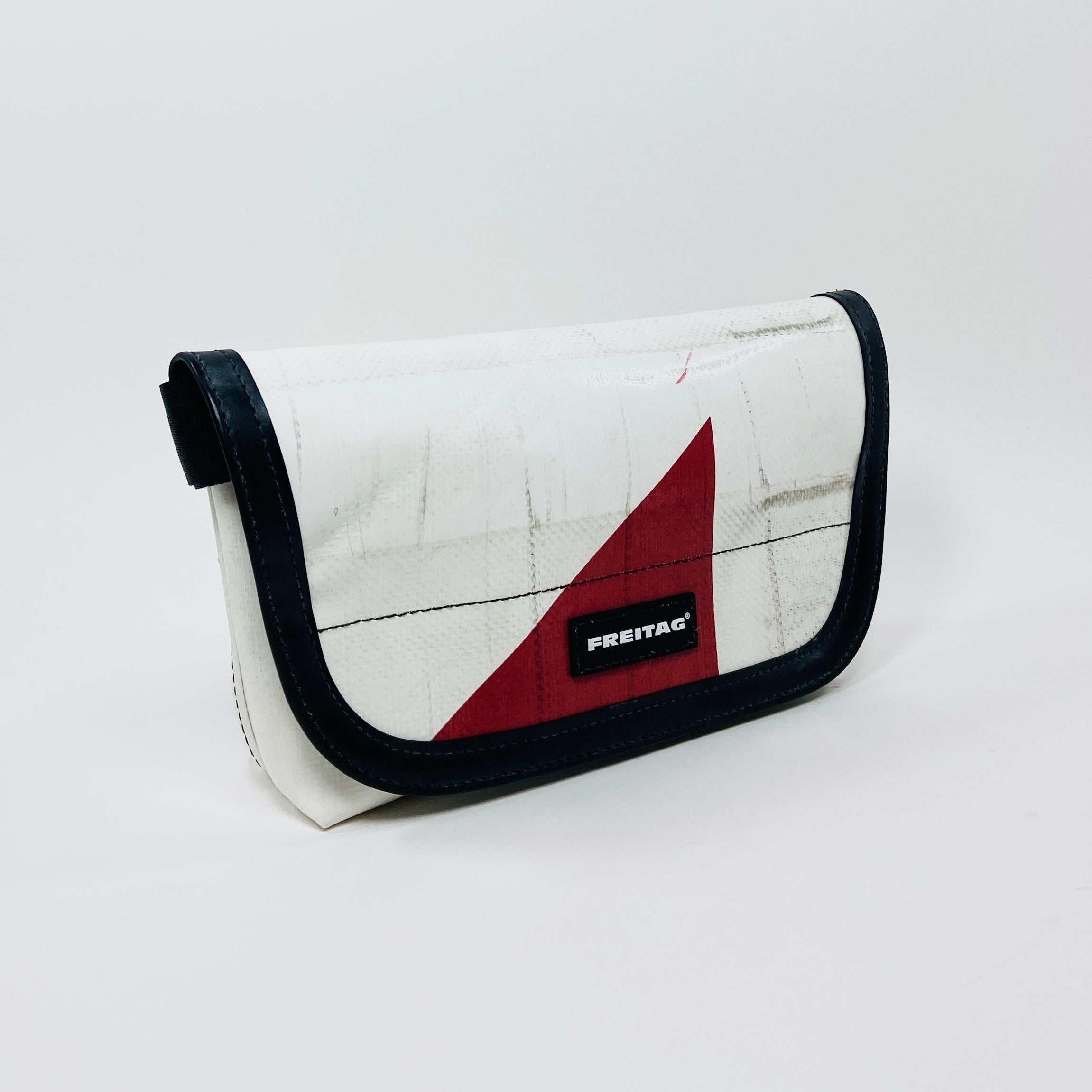 FREITAG F40 - Jamie - White with Red – UNITOM