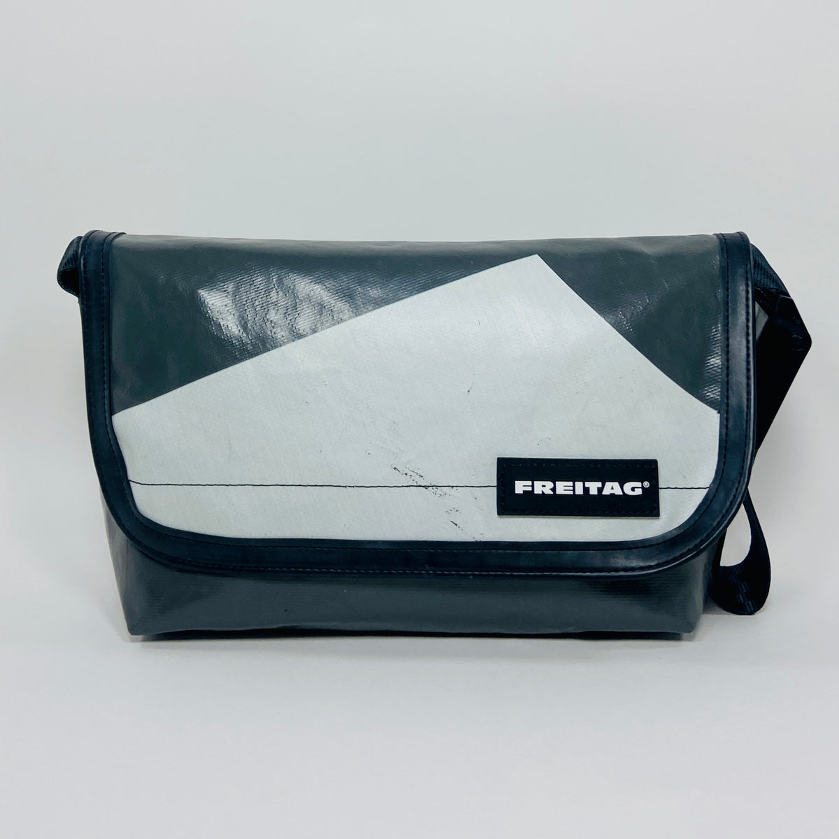 FREITAG F41 - Hawaii Five-0 - Grey and White