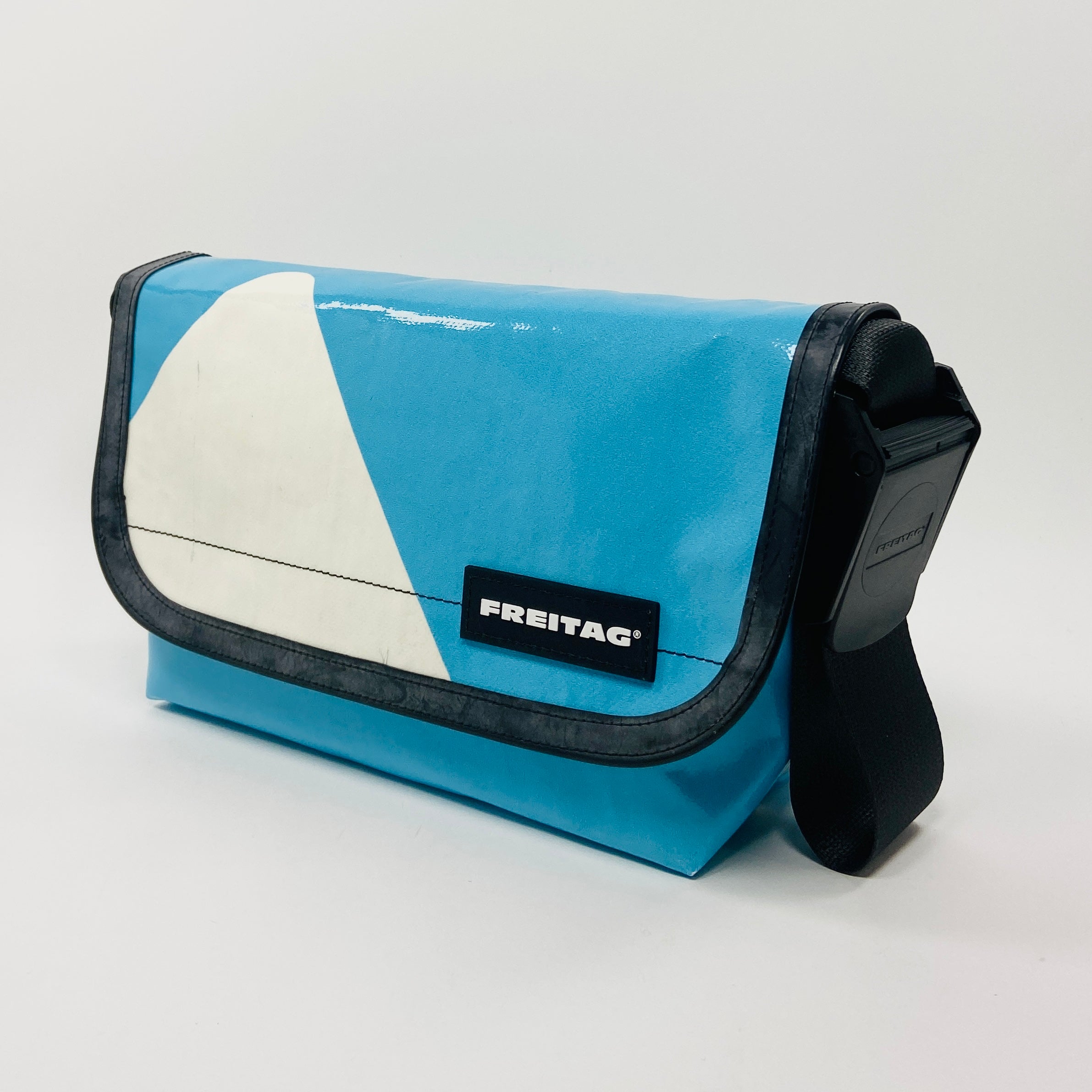 FREITAG F41 - Hawaii Five-0 - Light Blue with White – UNITOM