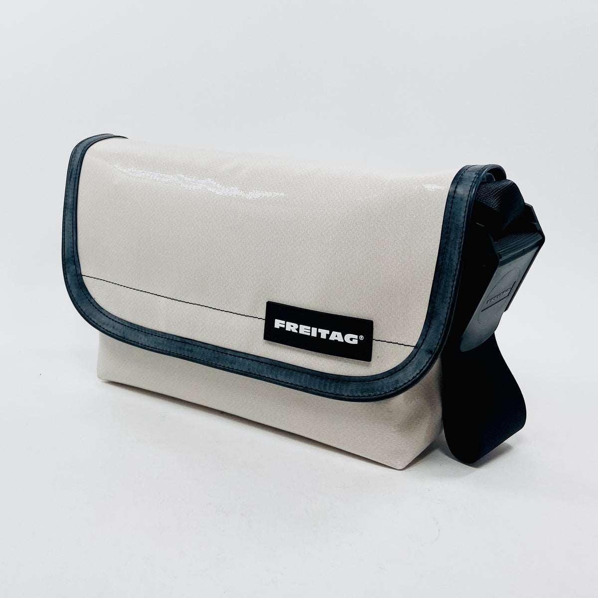 FREITAG F41 - Hawaii Five-0 - Off White