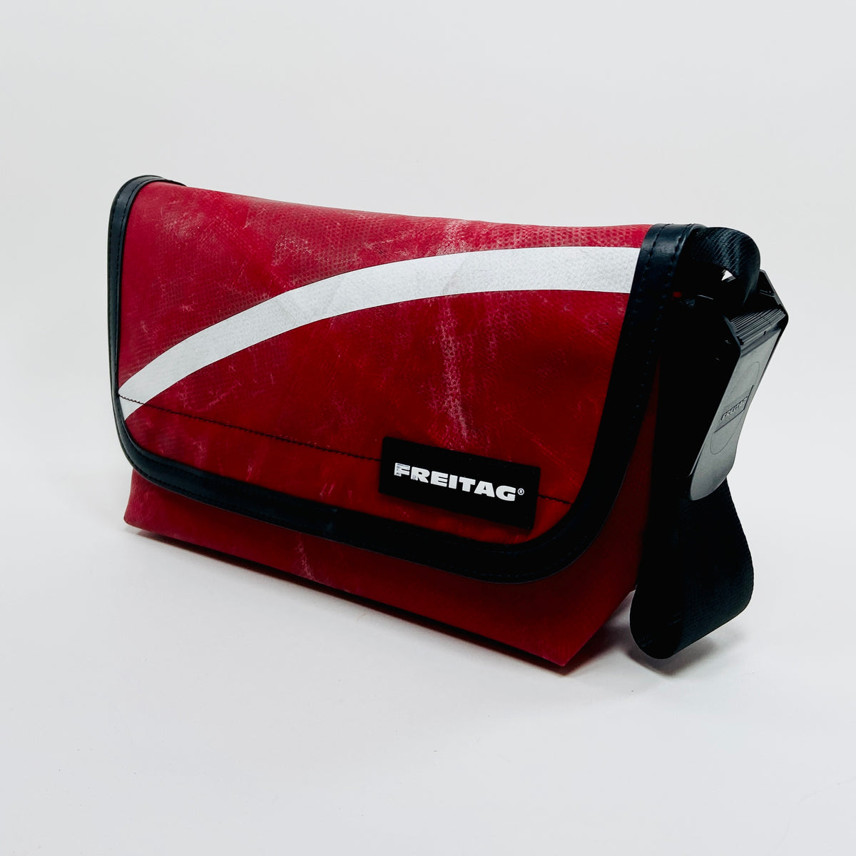 FREITAG F41 - Hawaii Five-0 - Red with White