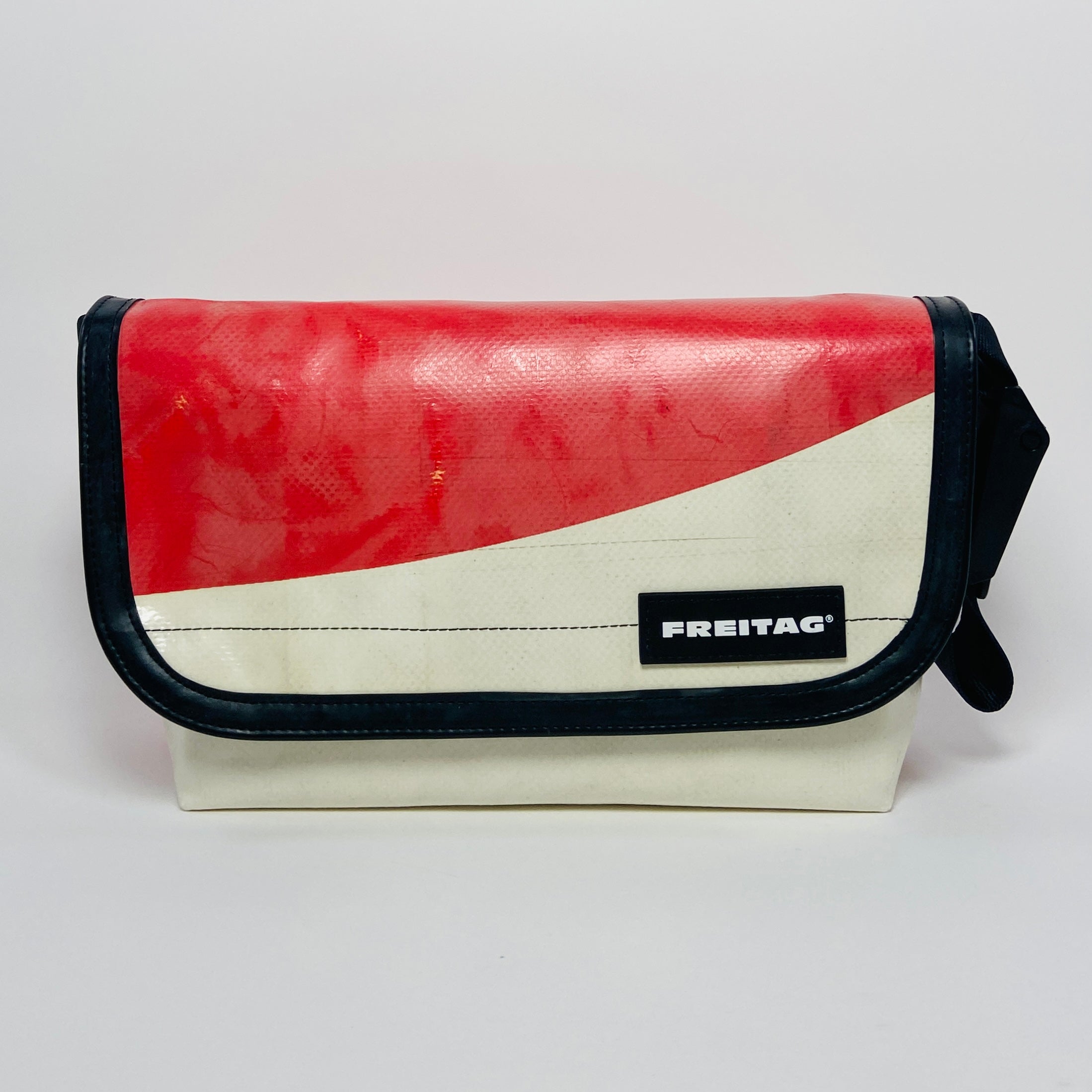 FREITAG F41 - Hawaii Five-0 - Salmon Red and White | UNITOM