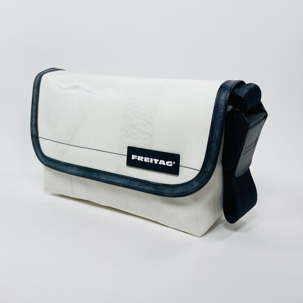 FREITAG F41 - Hawaii Five-0 - White