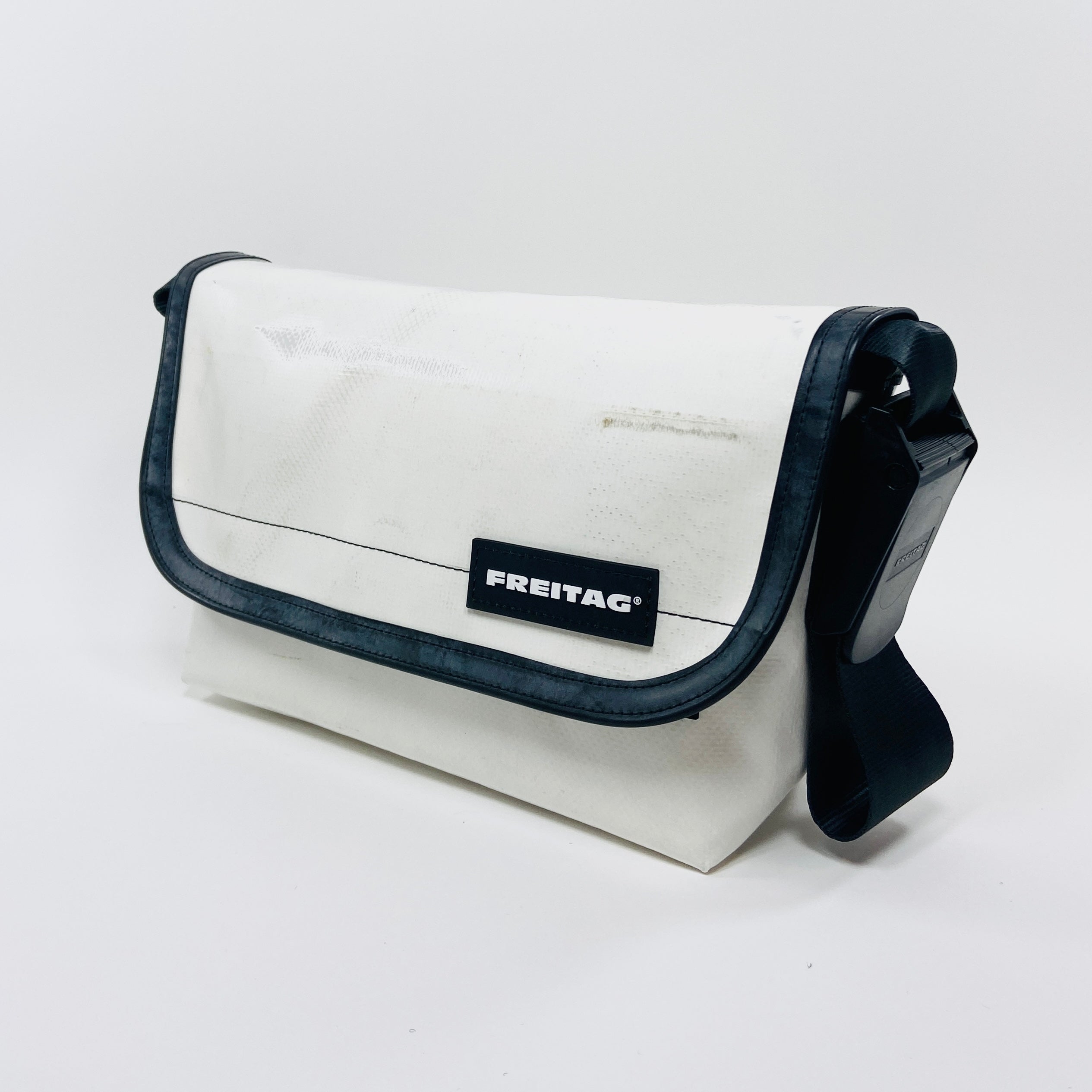 FREITAG F41 HAWAII FIVE-O オフホワイト Freitag F41 Hawaii Five-O Messenger Bag XS White 15-1 | Cultizm