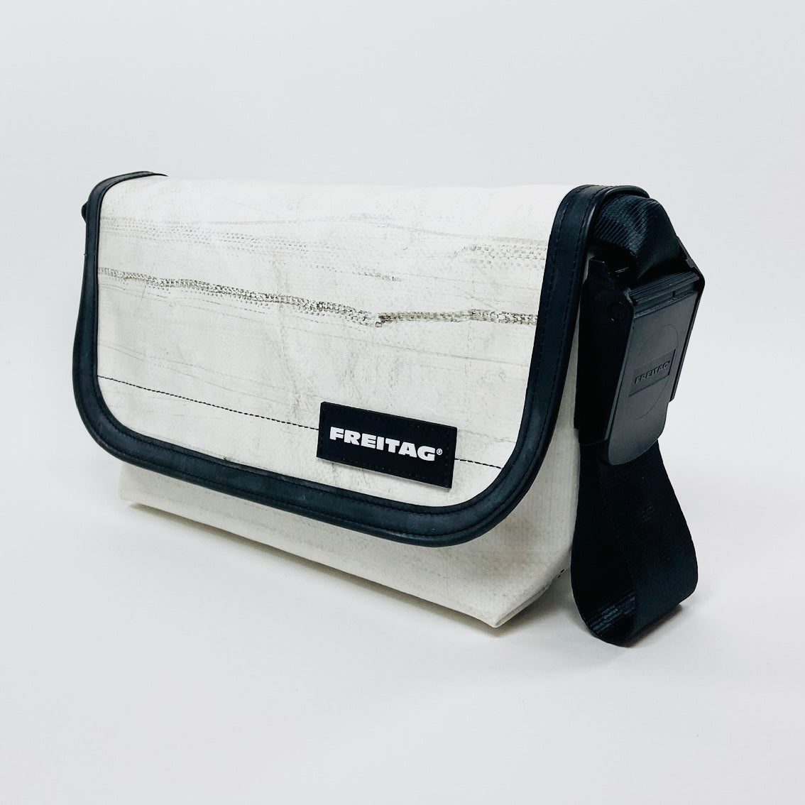 FREITAG F41 - Hawaii Five-0 - White – UNITOM FREITAG F41 - Hawaii Five-0 - White – UNITOM