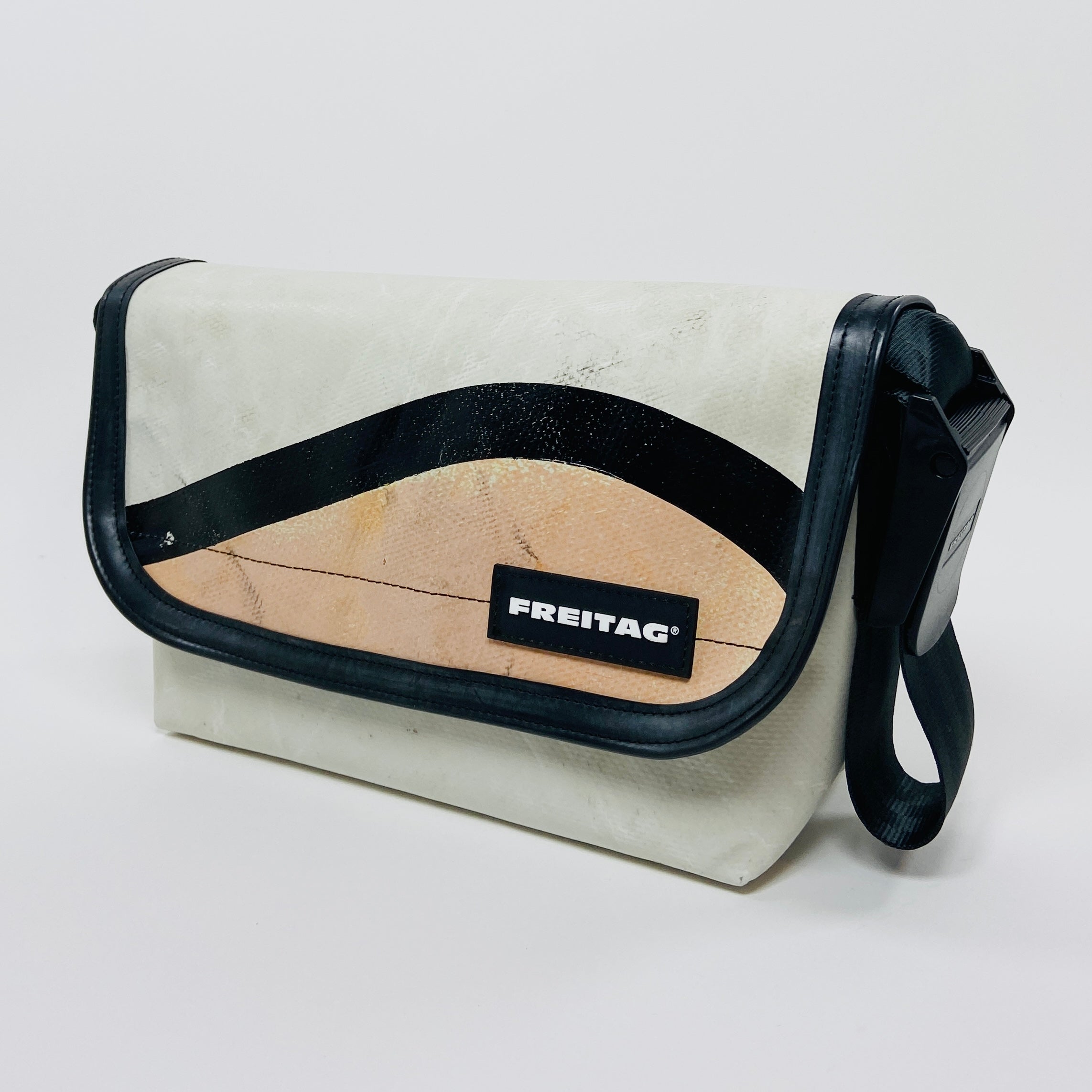い*ぬ様 FREITAG F41HAWAII FIVE-O黒×白 Shoulder bag Freitag F41 Hawaii Five-O F41 | FLEXDOG