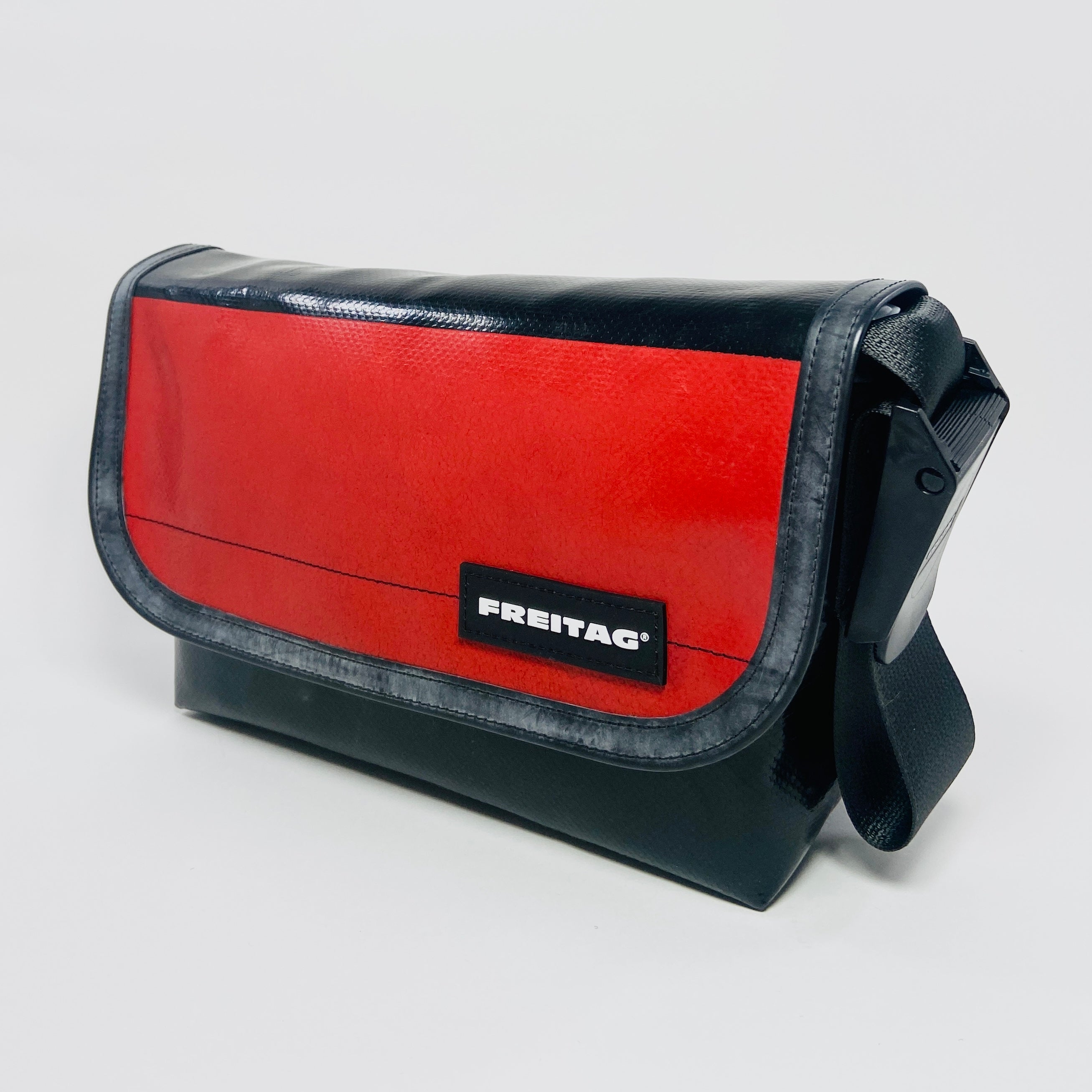 FREITAG F41 HAWAII FIVE-0 メッセンジャーバッグ 赤 FREITAG F41