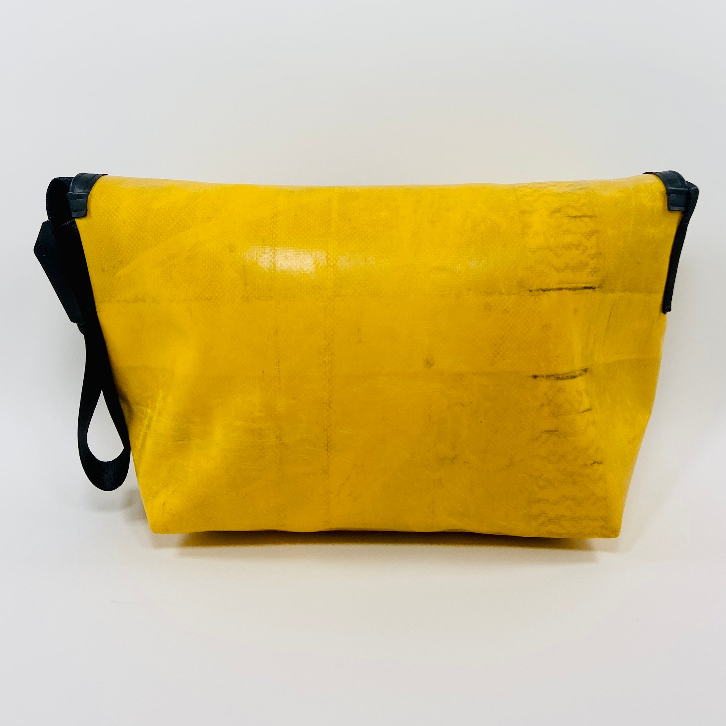 FREITAG F42 - Surfside 6 - Yellow with Red – UNITOM