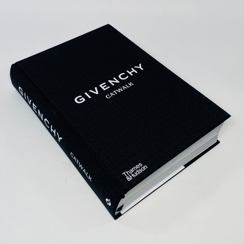 Givenchy Catwalk - The Complete Collections | UNITOM
