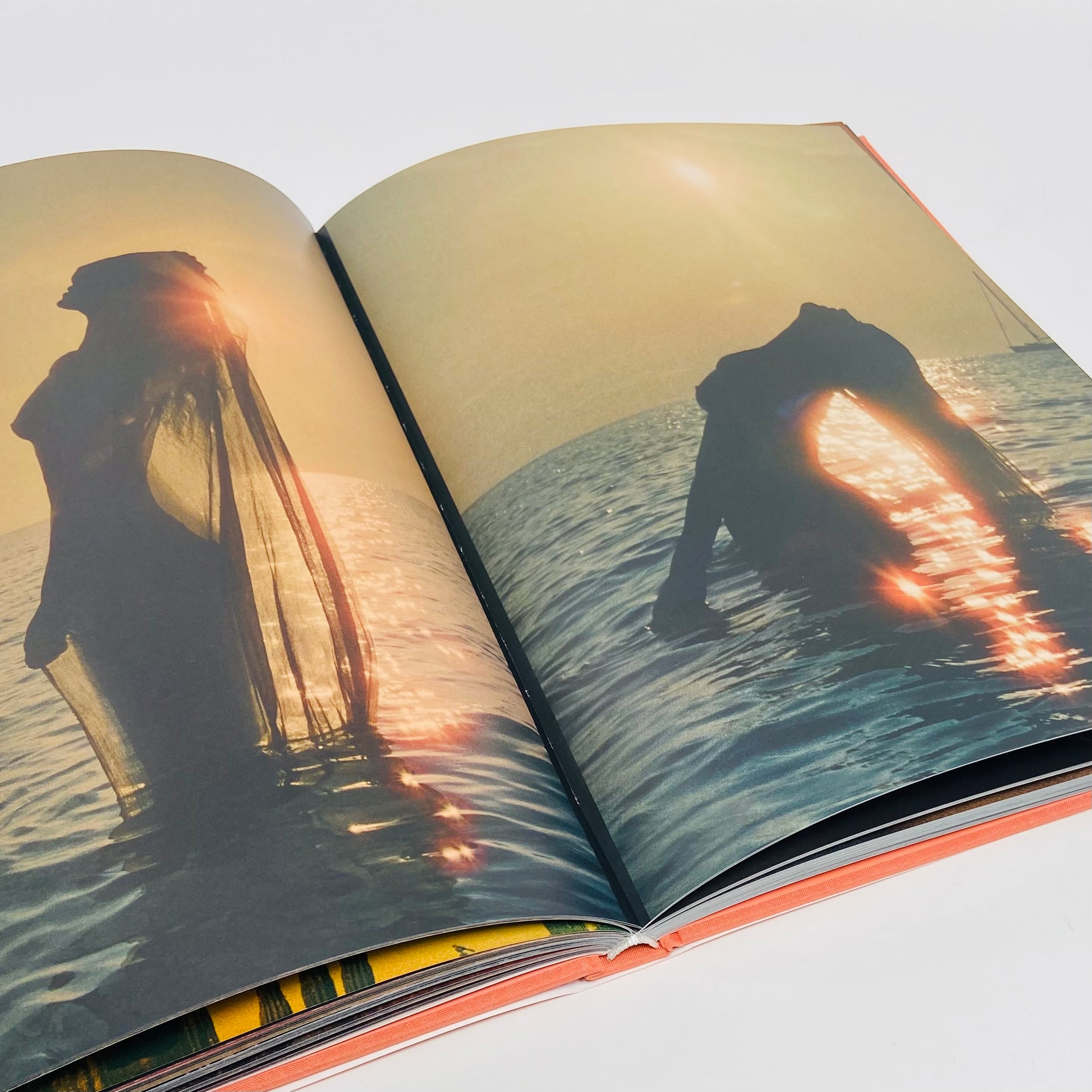 LA ISLA KATE BELL アートブック ケイトベル Kate Bellm - La Isla (Mirage Edition #1) – UNITOM